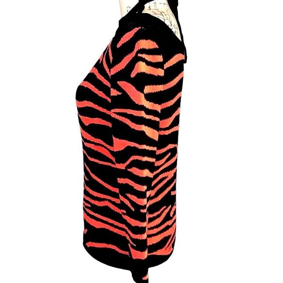 Cyrus tiger striped cold shoulder sweater large - Picture 3 of 6